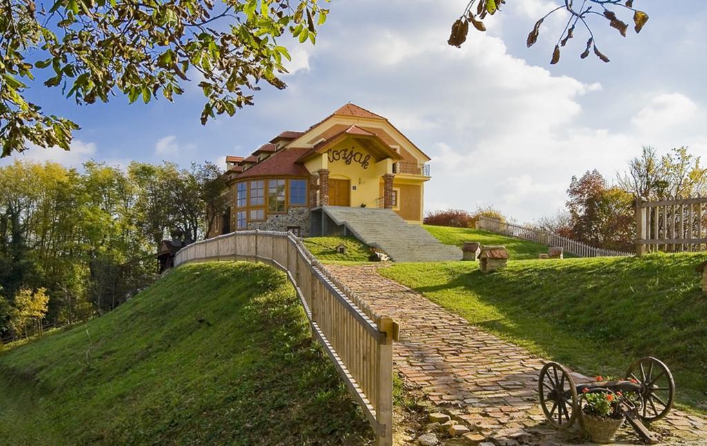 Guest House Kozjak Sveti Kriz Zacretje Exterior photo